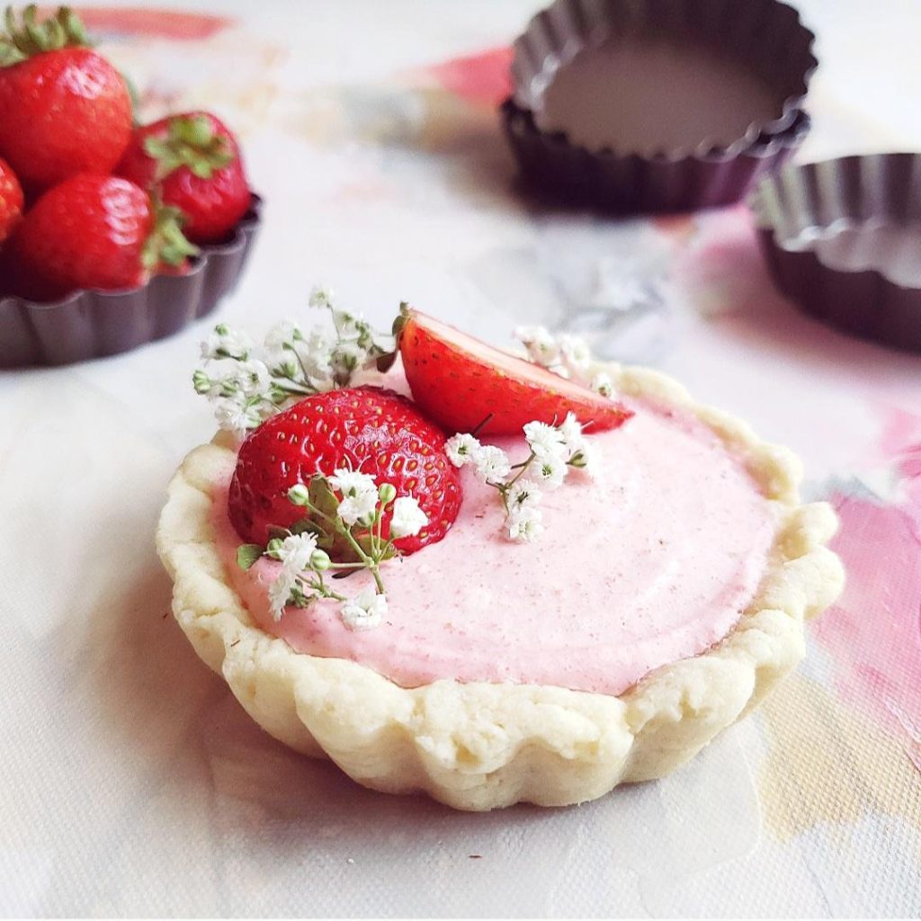 strawberry tartlets with fresh strawberries and mini tart pans