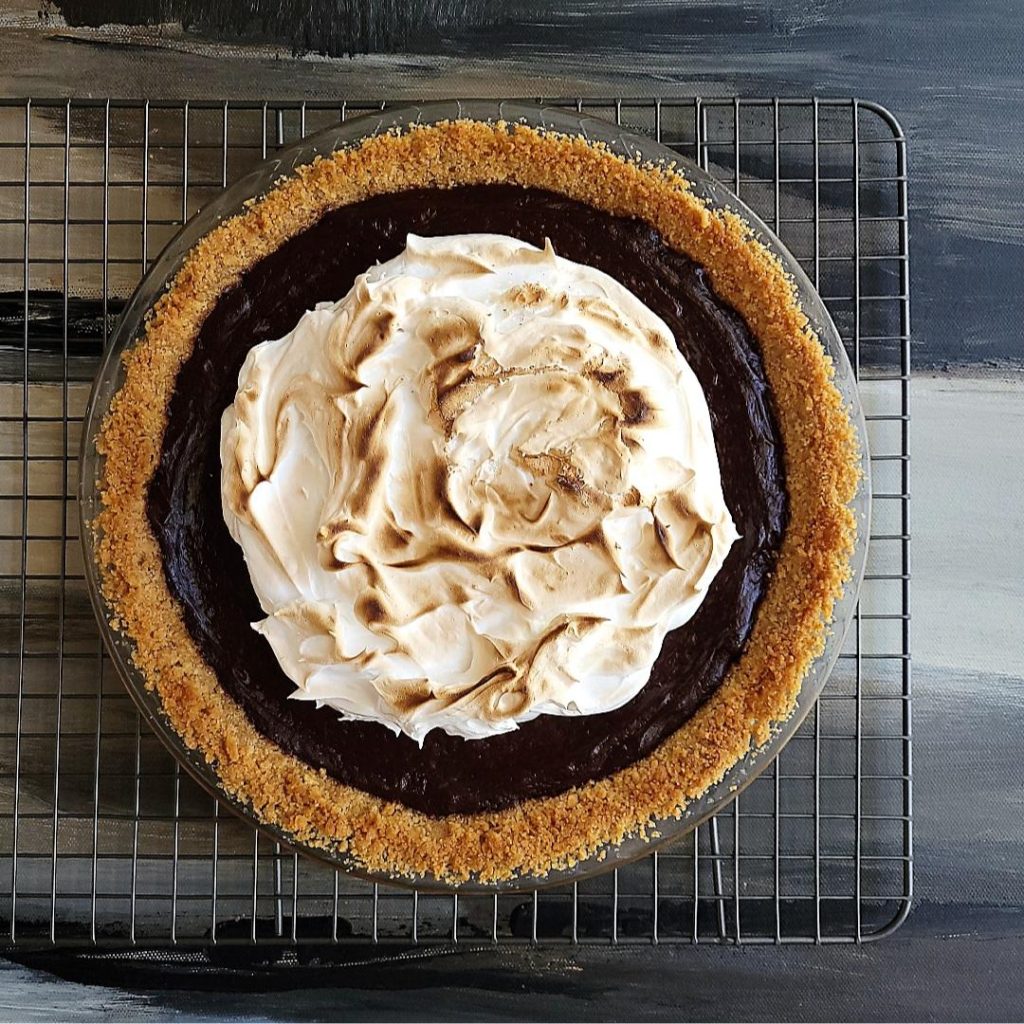 functional image no bake smores pie top down uncut with toasted marshmallow on top of chocolate pie with graham cracker crust