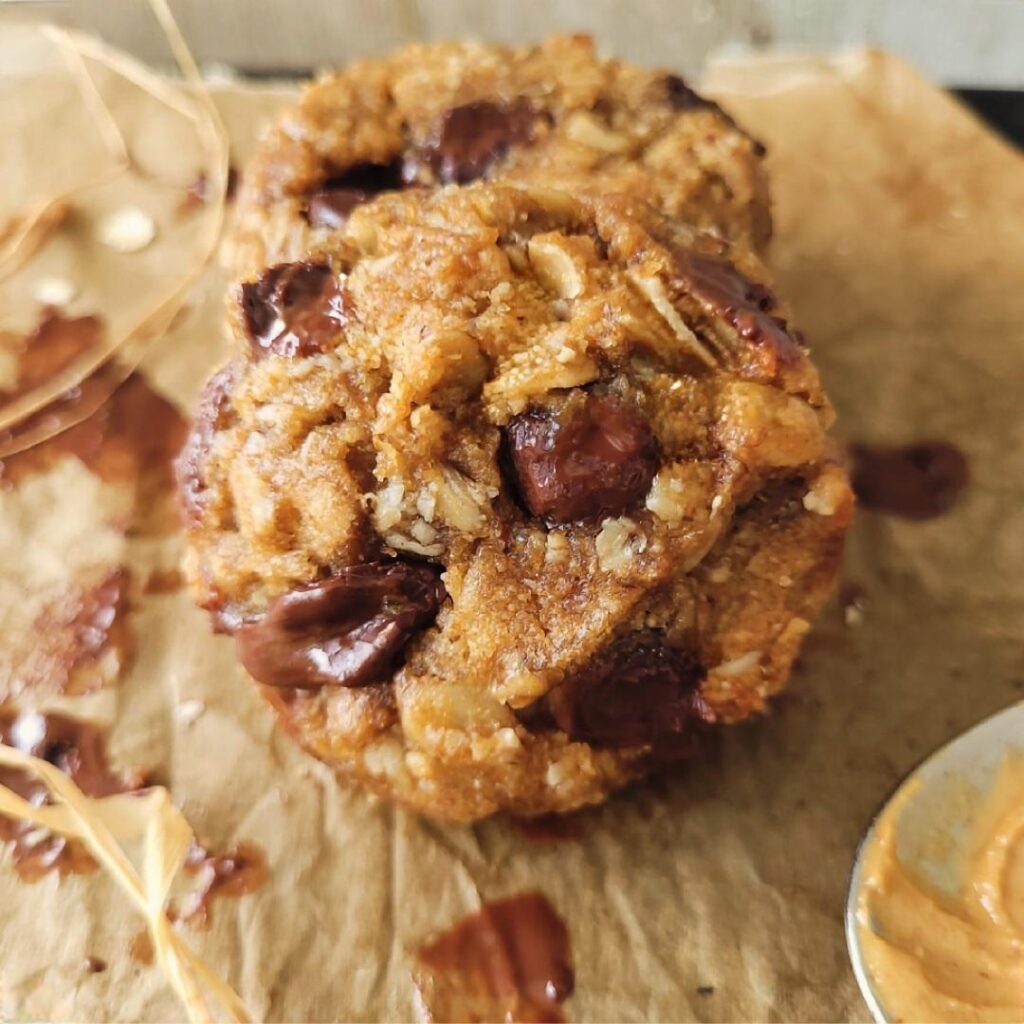 peanut butter banana oatmeal cookies with dark chocolate chips.